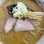 らぁめんや - 麺の写真は撮れません。この後数分が美味しさの頂点。撮る余裕なし。