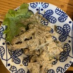 立川やきとん - 手作り大人のマカロニサラダの一部
      
      ショクさんがけっこう食べちゃいました。（笑）