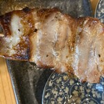 立川やきとん - 豚ばら串　ナイスな塩梅。