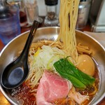 麺の風 祥気 - 冷たいド煮干しそば麺リフト