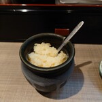 さっぽろラーメン 桑名 - 希望者に提供してくれる”きざみニンニク”。