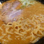 さっぽろラーメン 桑名 - ”西山製麺”にオーダーの絶品麺を、”桑名流”の提供でいただくことができます。