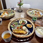 モモカフェ リリーベル - 料理写真:賑やかなテーブルでしょ〜^o^