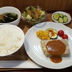 キッチン ブルー グローブ - 豚挽肉と枝豆と里芋のテリーヌ　味噌仕立て和風デミソース