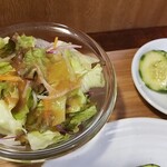 キッチン ブルー グローブ - サラダ、お新香のアップ