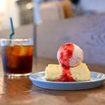 オールシーズンズコーヒー - 水出しコーヒー＠税込480円│苺アイスのチーズケーキ＠税込780円│平日13:37頃訪問