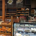 ベーカリー&レストラン 沢村 - ドリンクのオーダーやお会計をするカウンター