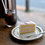 ドリームコーヒー - アイスコーヒー＠税込230円│いちごトルテ@税込210円