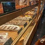 ベーカリー&レストラン 沢村 - 順番が回ってきたらお店の方に注文をします