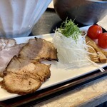 214627992 - 誇道らーめん(塩)@1,050円&ローストポークと炙りチャーシュー丼@600円(セット価格)