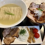 出汁そば 誇道 - 誇道らーめん(塩)@1,050円&ローストポークと炙りチャーシュー丼@600円(セット価格)