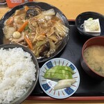 なる味 - 八宝菜900円と定食セット200円