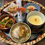 和韓料理 プルコギ専門店 じゅろく - 籠盛りの前菜