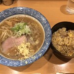 麺屋 すずらん - 味噌ラーメン（900円）、チャーハン（500円）