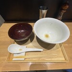 らぁ麺や 嶋 - ごちそうさまでした。
      完全完食です。スープまで飲み干しました。
      つけ麺も有名な「らぁ麺や 嶋」さん。次回は「つけ麺」で攻めてみるか。次回、平日の休みはいつになることやら。