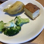 シズラー - デザート、バナナ半分、最後にちょっとだけブロッコリー。