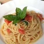 イタリアンカフェ ボスコ - トマトとバジルのパスタ