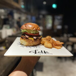 folk burgers&beers - 『folky smoky Bacon Cheese  Burger¥2,110』
            『Banana  Shake¥900』