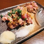 大衆酒場 串ぼん - 親鶏のたたき 690円