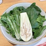 恋する豚研究所 - 恋する豚のしゃぶしゃぶ定食1730円
      （お昼ごはん11:00〜15:00）