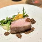 マンサルヴァ - 久しぶりにいただいた富士幻豚。
      もう満腹だったのですが、やっぱりこのぐらいの厚さがあった方が美味しい！
      甘さや柔らかさ、ふくよかさが引き立ちますから♪