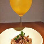 Bar篠崎 - 自家製コンビーフ880 力強くソルティー それに合うパッションフルーツカクテル カモミールの香り キレの良い甘みと苦味＾＾