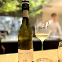 マンサルヴァ - 爽やかな旨味のミュスカ。
                      貝の風味にも合うし、柑橘ピールのニュアンスもサザエの肝ペーストの苦味と好相性♪