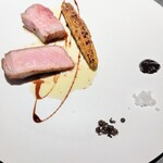 malca - 北海道十勝どろ豚炭火焼き。放牧豚だから脂が軽い食べ心地だそう、付け合わせいつもの3種類。メニューを見て今日は牛じゃないのね…と思ってごめんなさいな美味しさほんと脂がすっきり軽くほの甘。焼コーン最高!!