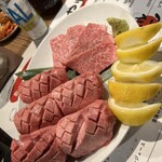 焼肉男マンモス - 厚切り牛タンと特上カルビ