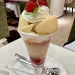 千疋屋総本店 フルーツパーラー - ラズベリーピーチパフェ