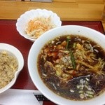 雷火 - ピリ辛醤油ラーメン（雷火麺）セットに半チャーハン（８００円）