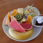あいりす - ◯デザート
小さめなりんご1/4掛け、パイナップル
キウイフルーツ、オレンジ✕2掛け、ブラッドオレンジ
スイカ、赤肉メロン、緑肉メロン
となる