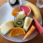 あいりす - 緑肉メロンはフレッシュな感じ（多少若さ）があり普通な甘さ

赤肉メロン甘さ普通で美味しい

それでもこの金額で2種類のメロンがつくのは驚異的❕
都市部だったらこんなセット千円以上するのではないか❔