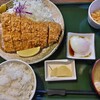 おいしんぼ - 料理写真:トンカツ定食！堂々とした全景！