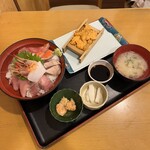 賀露港・市場食堂 - 海鮮うにのっけ丼