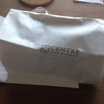 セントル ザ・ベーカリー - 2013年9月：ぴったりサイズの紙袋に包んでくださいます