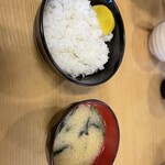 Bikkuri Tei - ご飯を注文すると味噌汁が付いてくる