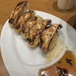 東京タンメン トナリ - 食べかけてしまった餃子