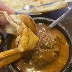 インド・ネパール料理 シャマーマハル - マトンナリハディにナン