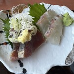 Kaisen Chaya Issen - 【2023.8.17(木)】日替り定食（一鮮の刺身2種・豚ヒレ勝とカニクリームコロッケ）1,000円の刺身2種