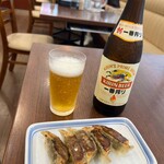 リンガーハット - ❀〖瓶ビール〗(中瓶)(550えん）❀〖ぎょうざセット〗(5個)(260えん）【にんにく有(竹炭入り)orにんにく無】❀にんにく有(竹炭ぎょうざ)をチョイス♬ビールがすすんじゃいます٩(๑❛ᴗ❛๑)۶