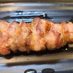 炭焼 桶家 - ⑥親鳥かしわ【塩】(税込220円)
親鳥らしく噛み応えがあり、噛む程に旨みが拡がります
この日頂いた焼き鳥の中では一番良かった
但し硬いのが苦手な人には向かないかも