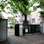 東京医科歯科大学生活協同組合 食堂 - 本郷通り沿い、東京医科歯科大学の入口