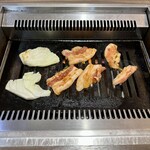 Chikaki - お肉を焼いてるところ。
