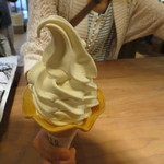 千年こうじや - ガンジー牛のソフトクリーム（３５０円）