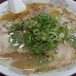 大黒ラーメン - 『チャーシュー麺』（５８０円）のアップ！！具材は、もやし、刻みネギ、チャーシュー！『黒七味』をかけて食べる～♪(^o^)丿