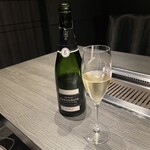 元麻布 牛牛 離宮 - シャンパンのニコラ ゲスカン ブランドブラン ブリュット プルミエ クリュ。美味し。