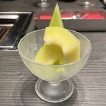 元麻布 牛牛 離宮 - 静岡県産クラウンメロン。美味し。