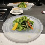 元麻布 牛牛 離宮 - 産地直送野菜を使ったサラダ。美味し。