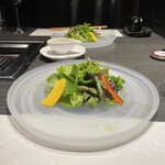 元麻布 牛牛 離宮 - 産地直送野菜を使ったサラダ。美味し。